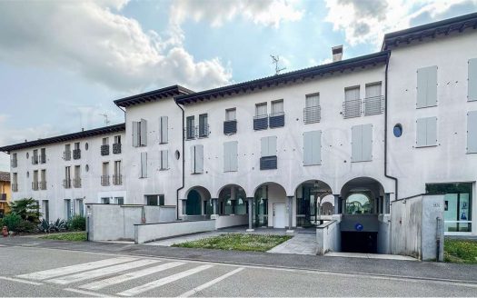 Azzano Mella _ Bilocale arredato con terrazzino e autorimessa, ad Azzano Mella.